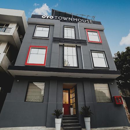 Hotel Collection O Townhouse 069 Gurgaon Exterior foto